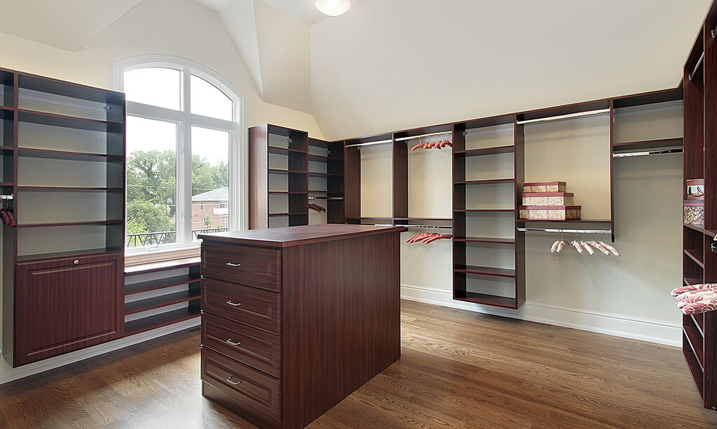 Real Estate with in Alexandria in the 750,000 Range Christopher